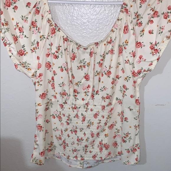 Floral Cream Top - Picture 3 of 3